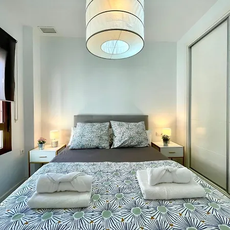 Gatu Premium Atico Caleta , Preferente Mayores De 25 Anos Y Familias Apartment Cadiz